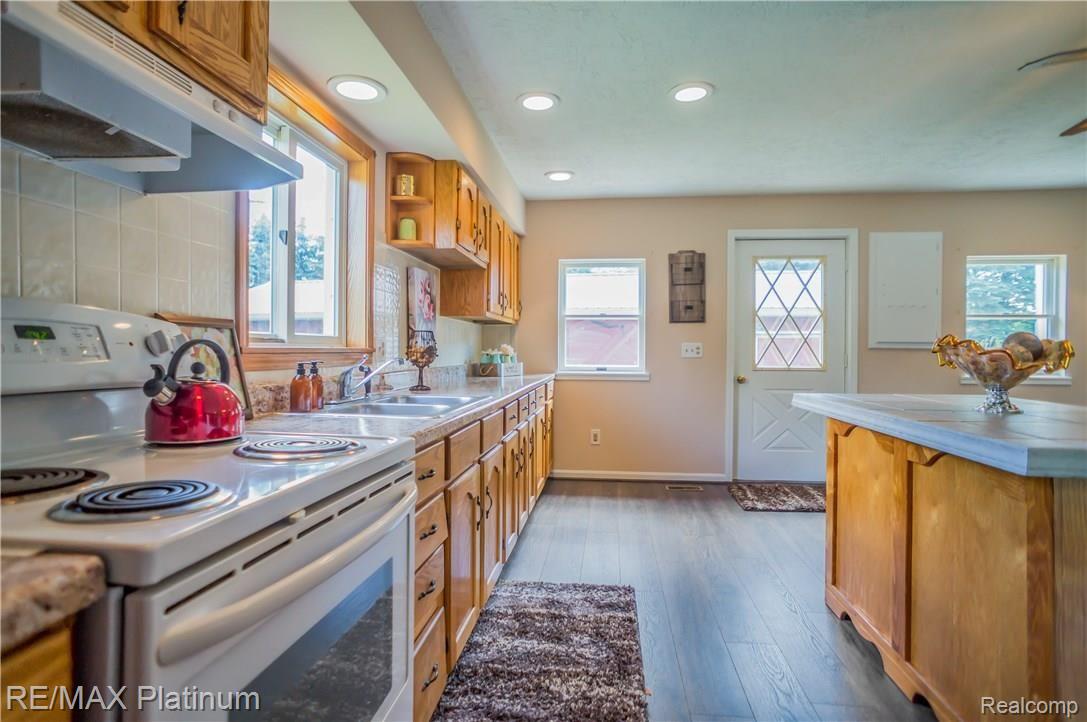 5940 North Latson Road Howell, MI 48855 - Photo 16 of 30 16.jpg