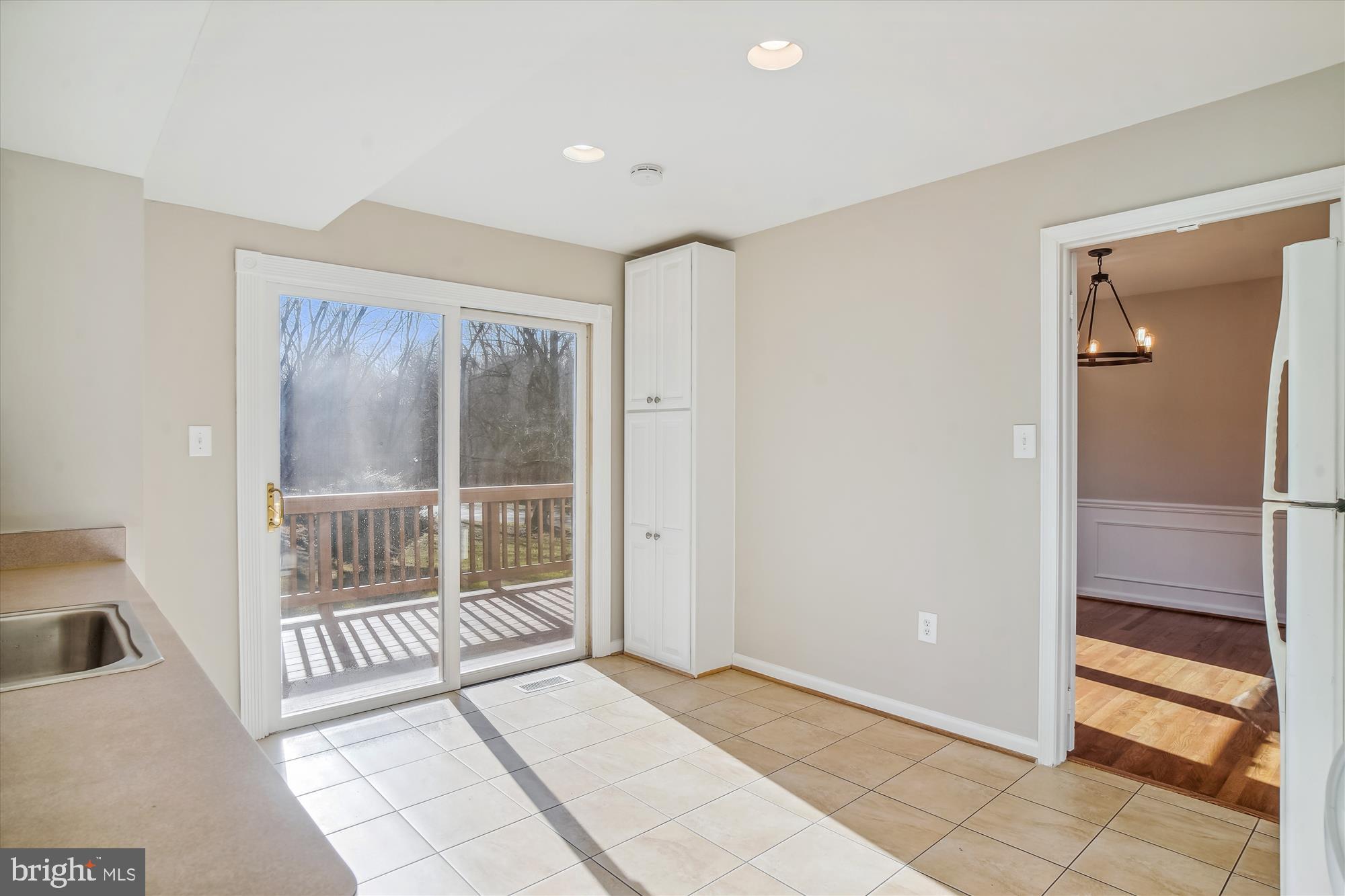 12243 St James Road Potomac, MD 20854 - Photo 13 of 68 Kitchen