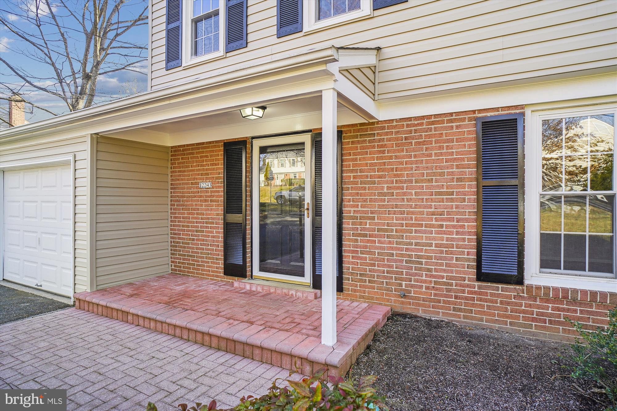 12243 St James Road Potomac, MD 20854 - Photo 2 of 68 Porch
