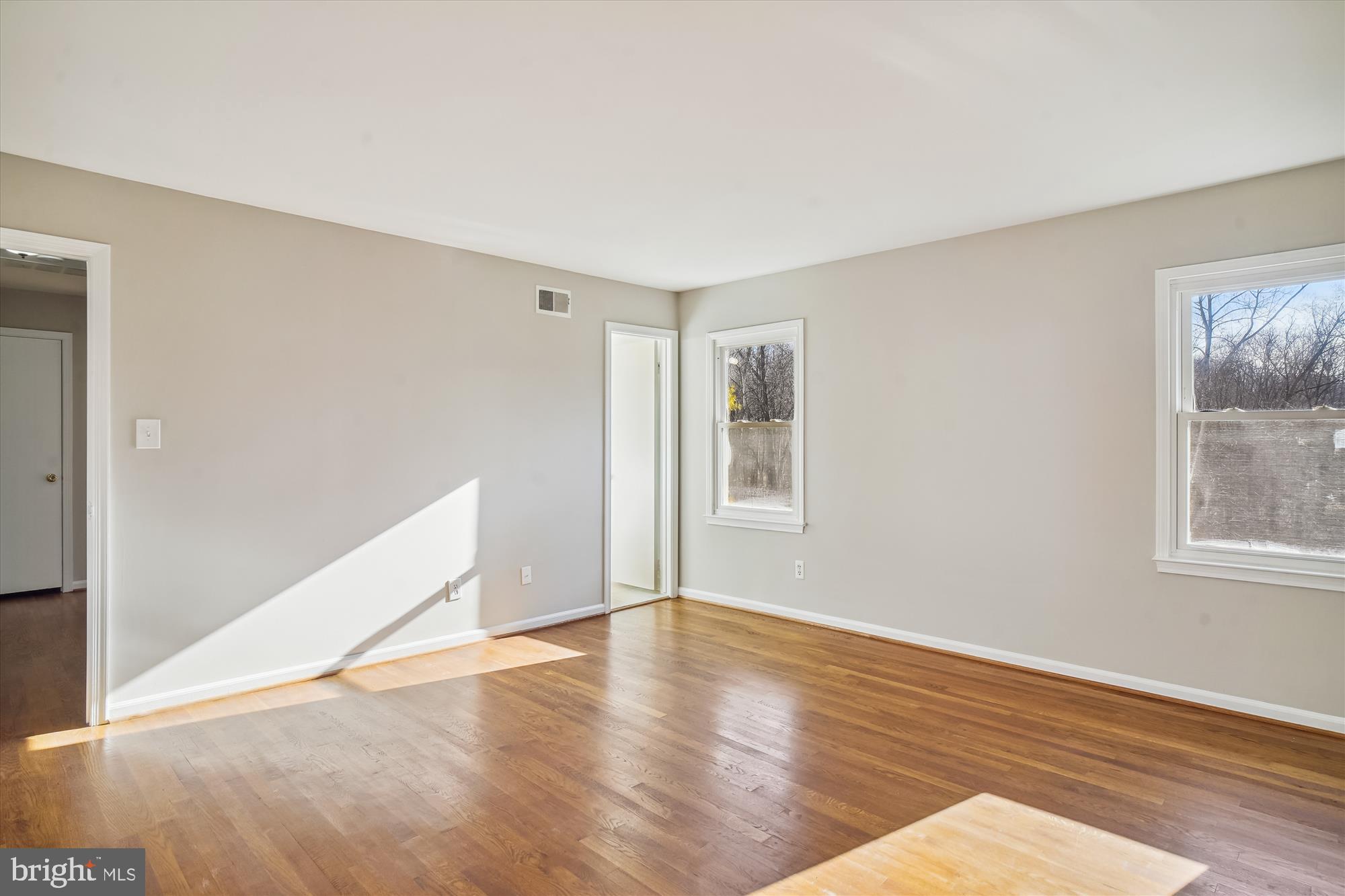12243 St James Road Potomac, MD 20854 - Photo 23 of 68 Primary Bedroom