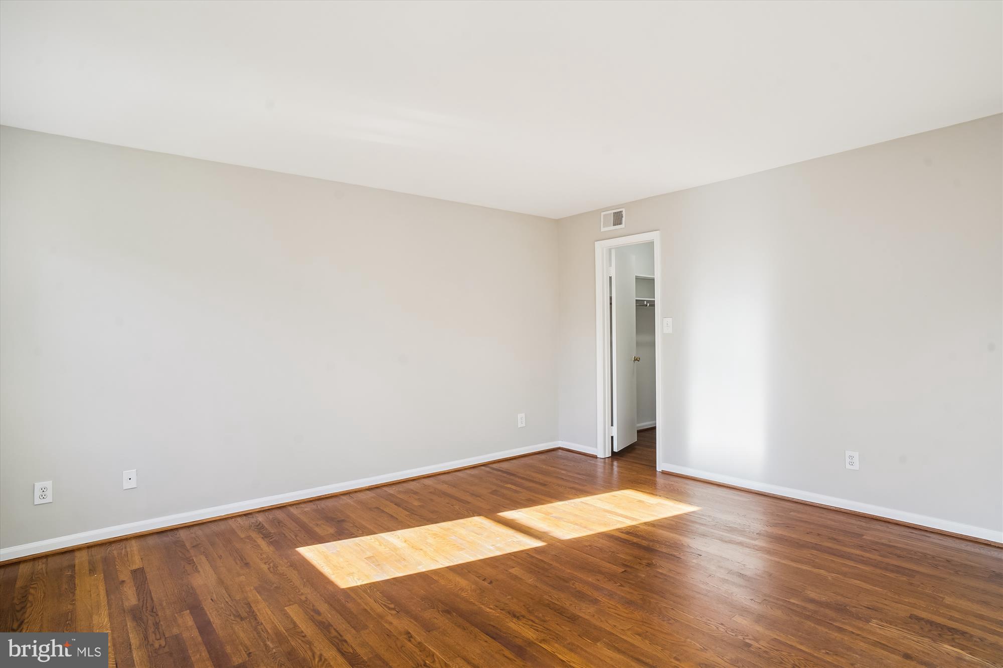 12243 St James Road Potomac, MD 20854 - Photo 25 of 68 Primary Bedroom