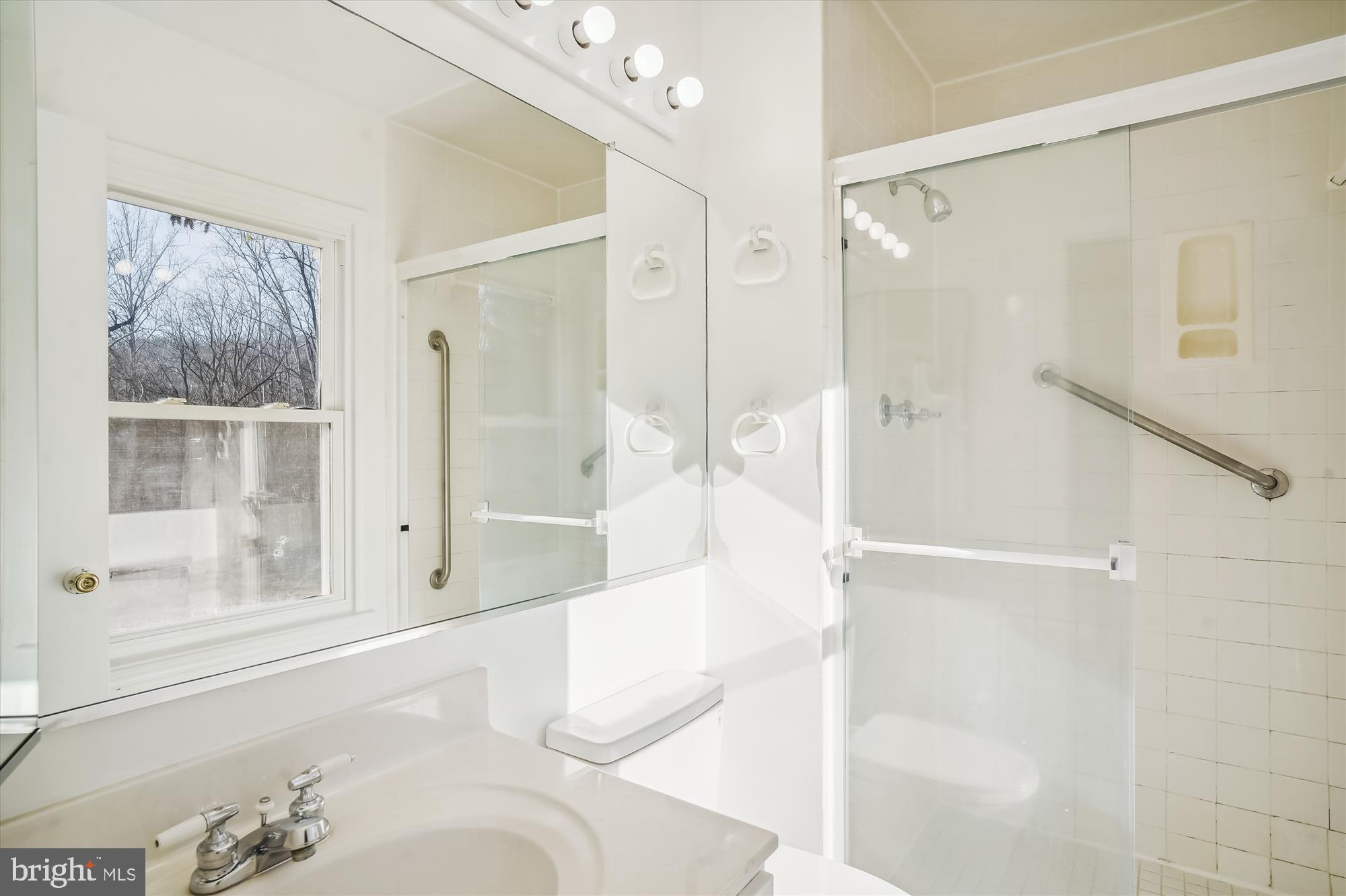 12243 St James Road Potomac, MD 20854 - Photo 26 of 68 Primary Bath