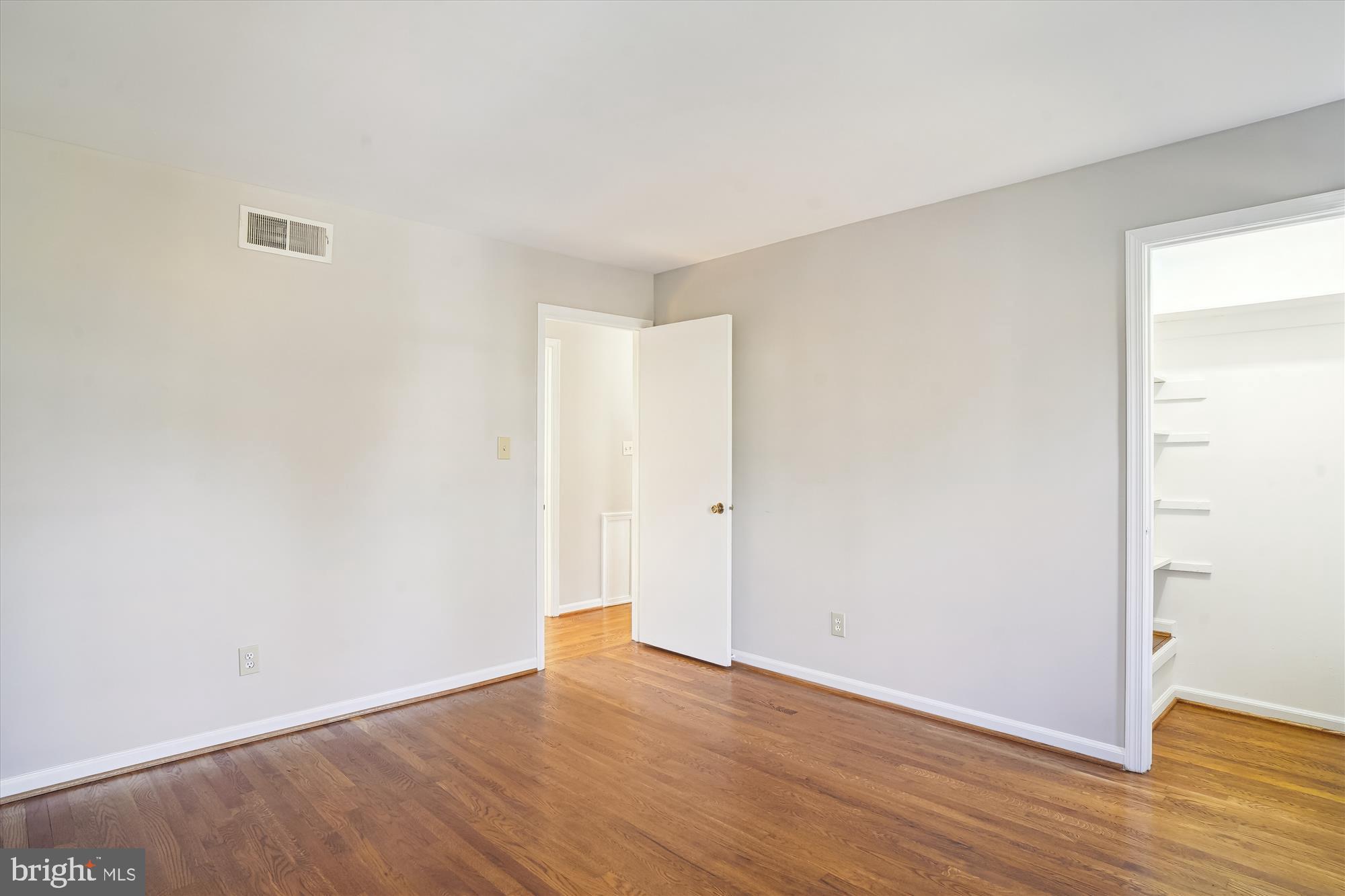12243 St James Road Potomac, MD 20854 - Photo 38 of 68 Bedroom