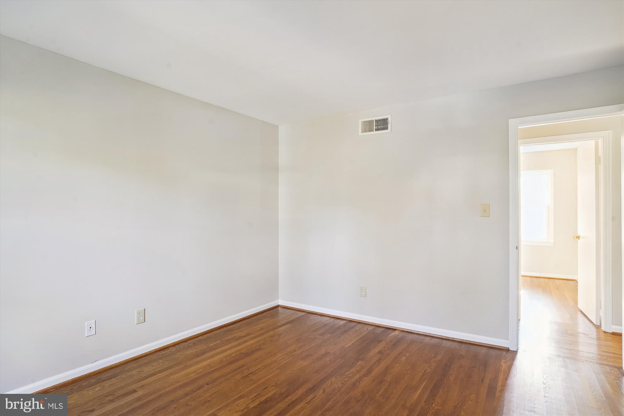 12243 St James Road Potomac, MD 20854 - Photo 39 of 68 Bedroom