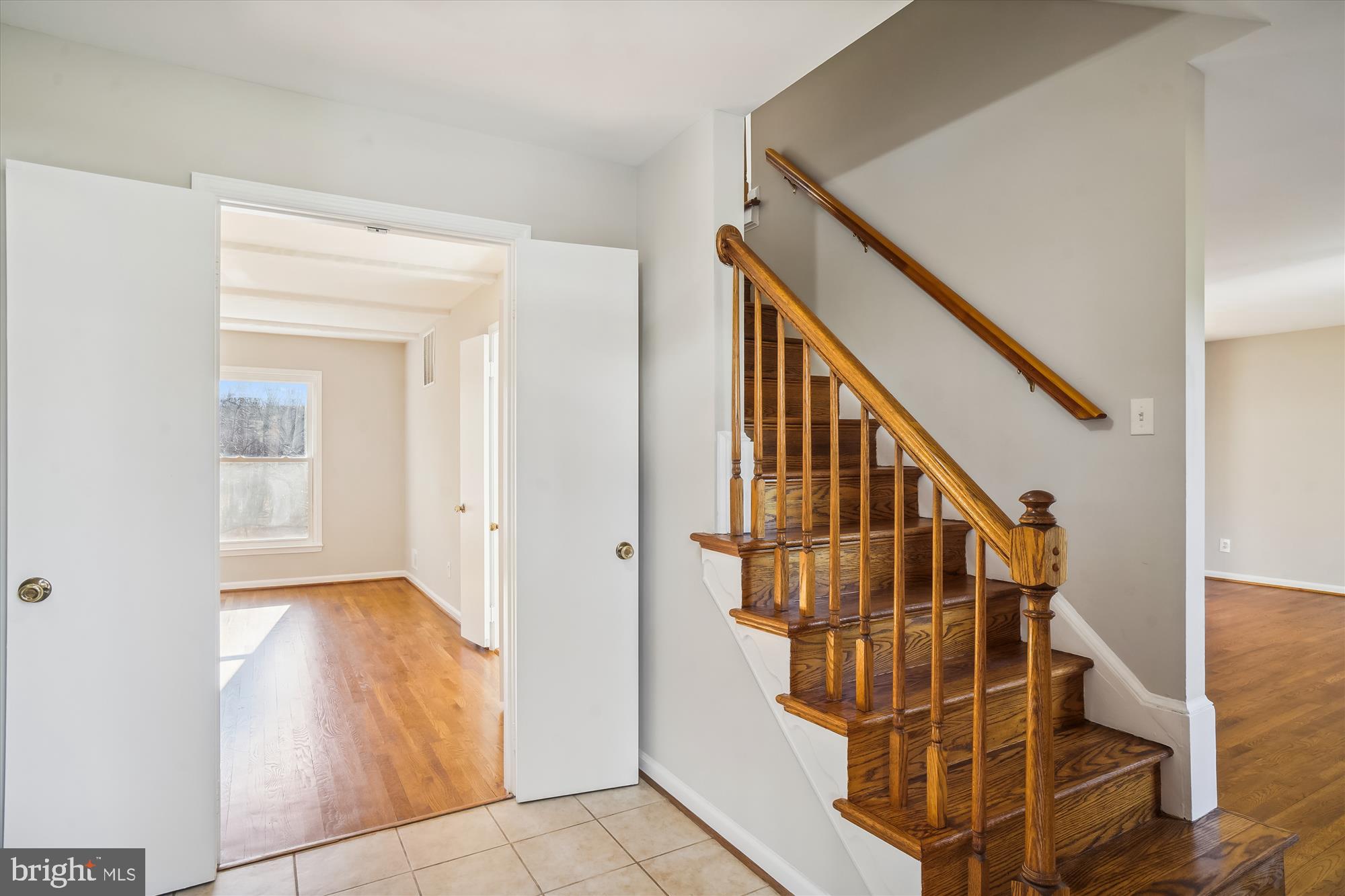 12243 St James Road Potomac, MD 20854 - Photo 6 of 68 Foyer