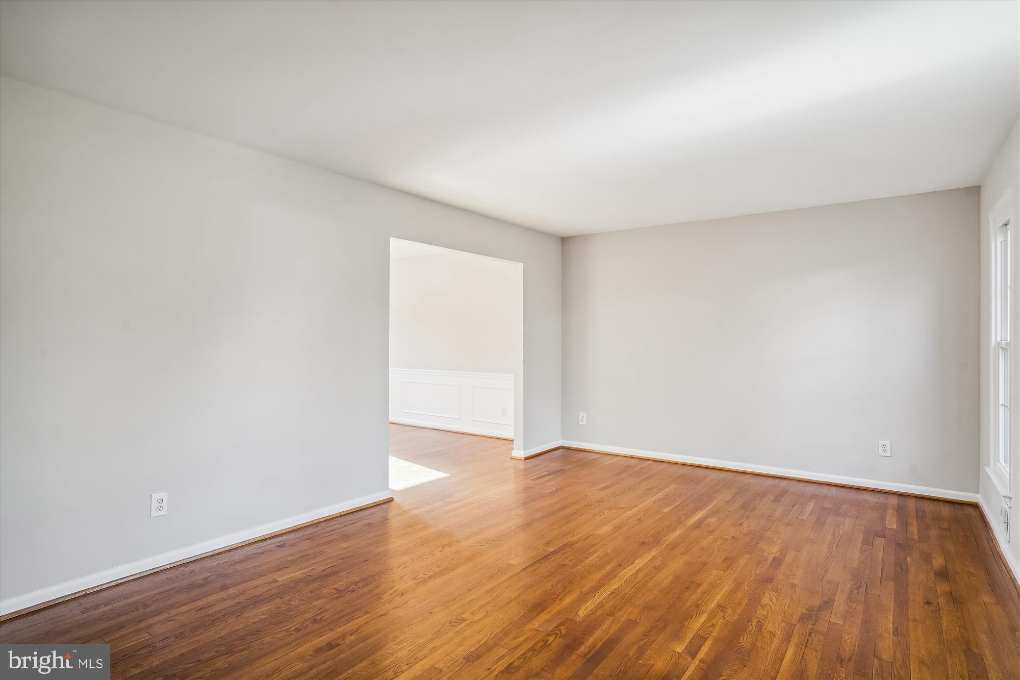 12243 St James Road Potomac, MD 20854 - Photo 10 of 68 Living Room