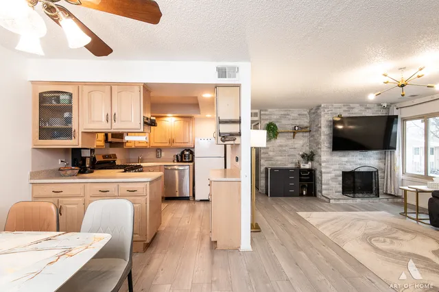 $289,900 | 15713 Orlan Brook Drive, Unit 100, Orland Park, IL 60462