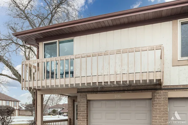 $289,900 | 15713 Orlan Brook Drive, Unit 100, Orland Park, IL 60462