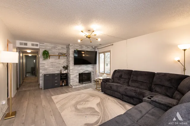 $289,900 | 15713 Orlan Brook Drive, Unit 100, Orland Park, IL 60462