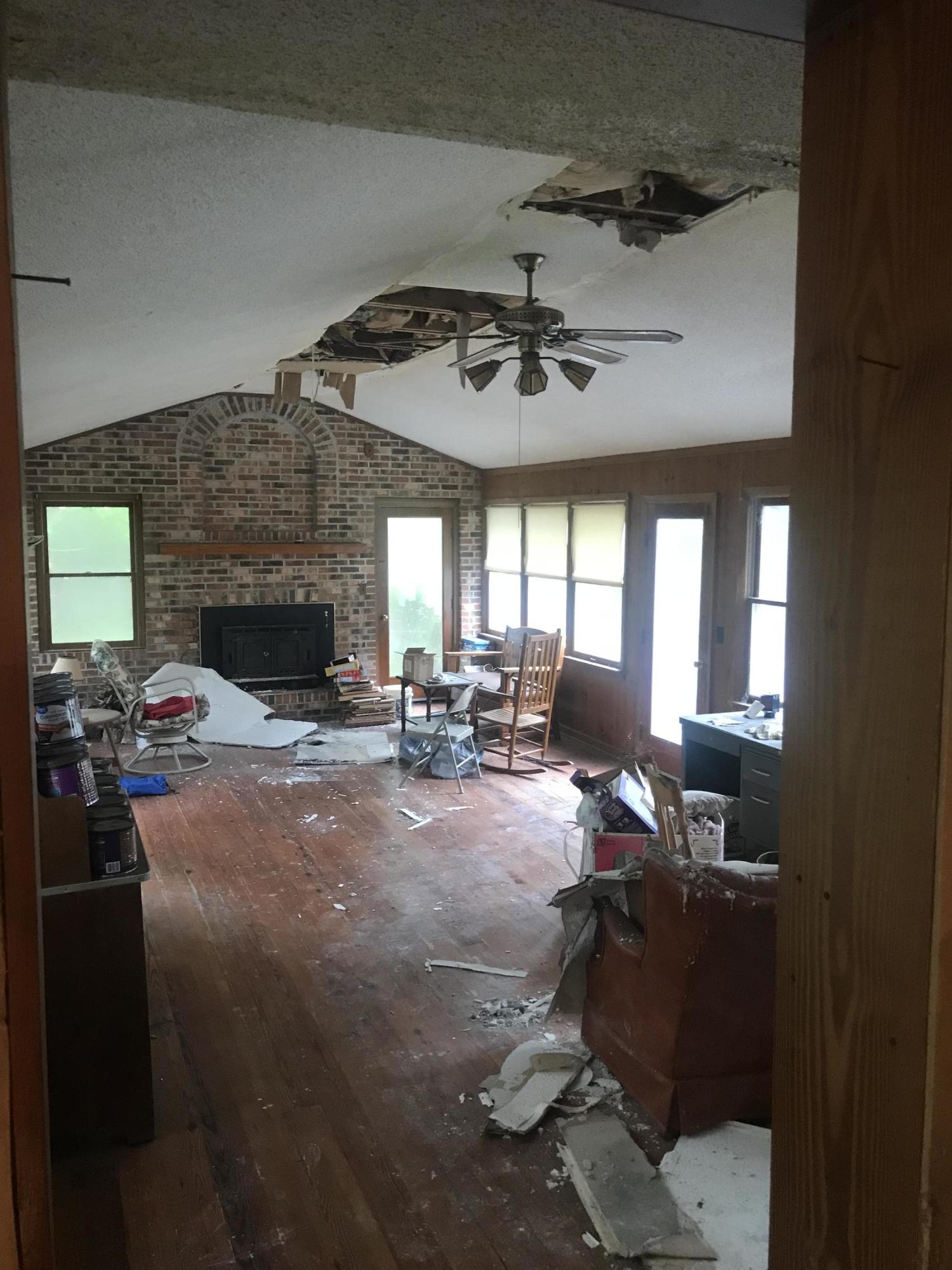 2098 Hiers Corner Road Walterboro, SC 29488 - Photo 17 of 34 Family Room