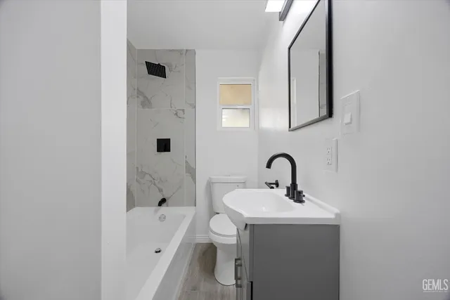 a bathroom with a toilet and a bathtub