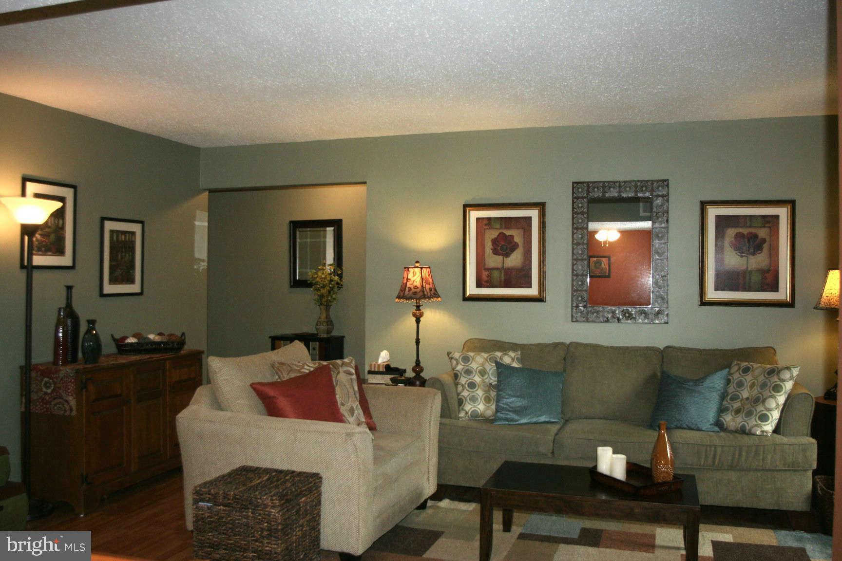 112 Fort Evans Road Southeast, Unit B Leesburg, VA 20175 - Photo 14 of 17 Living Room