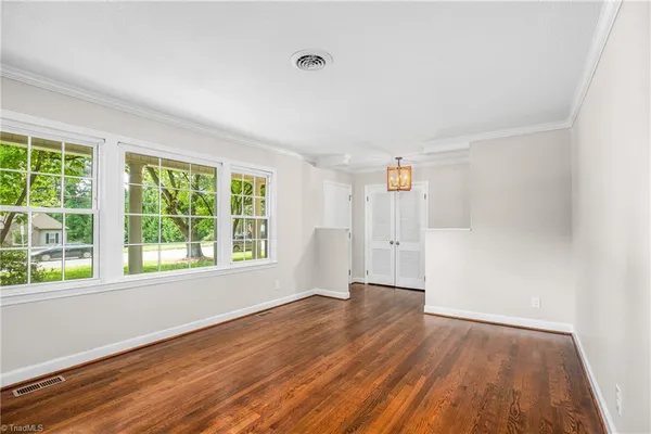 $2,200 | 701 North Peace Haven Road, Winston-Salem, NC 27104