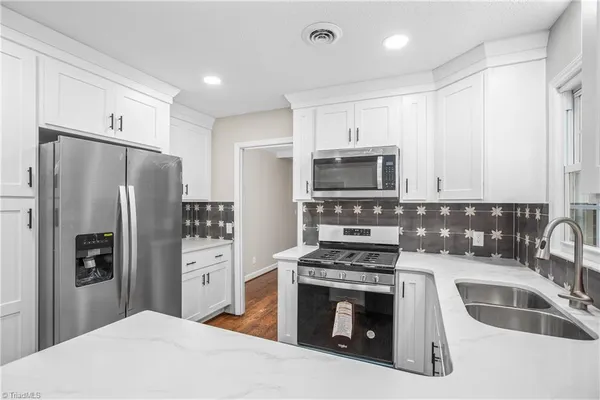 $2,200 | 701 North Peace Haven Road, Winston-Salem, NC 27104