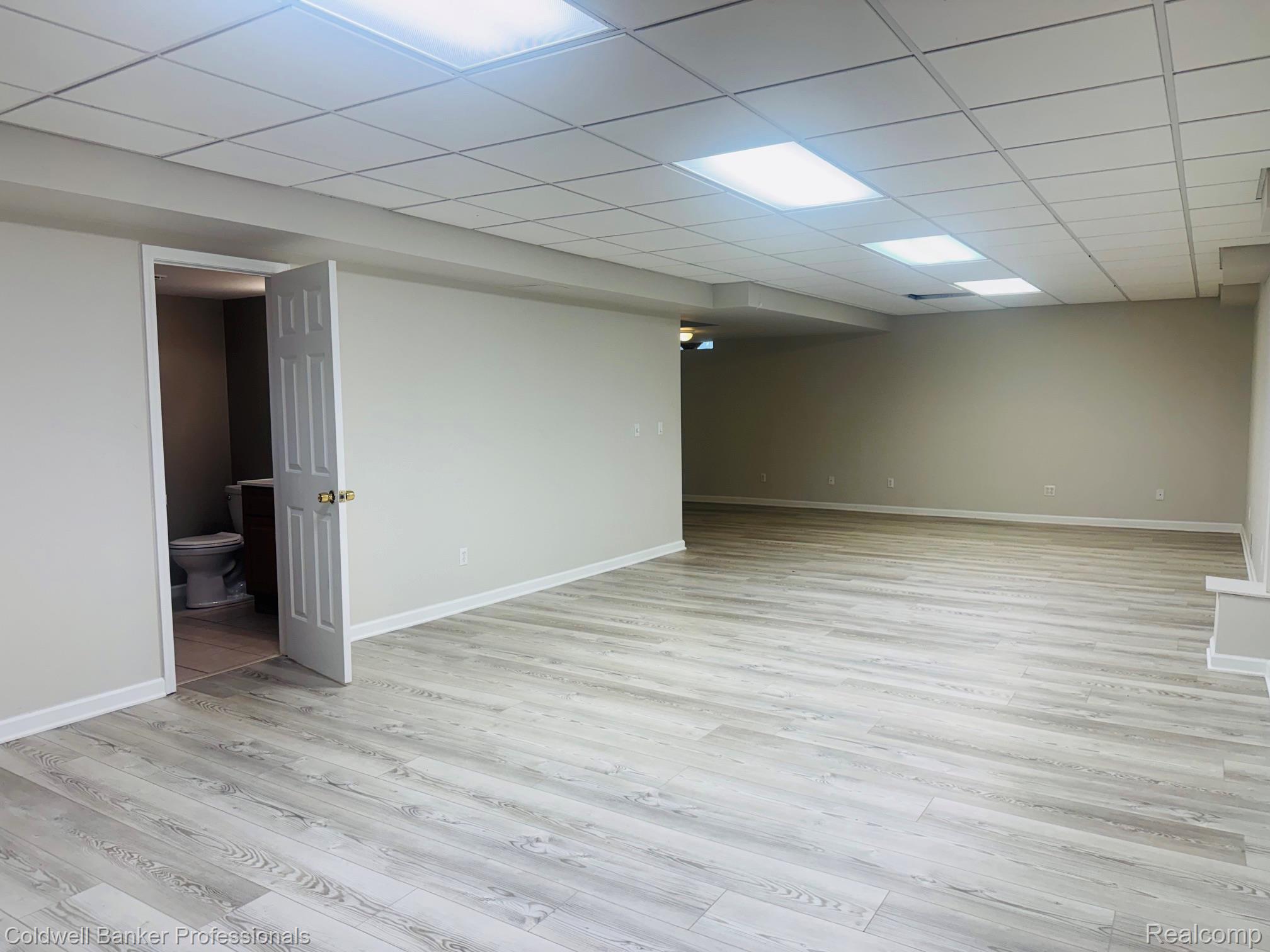 171 Millstone Road Troy, MI 48084 - Photo 31 of 39 Large finished basement with full bath