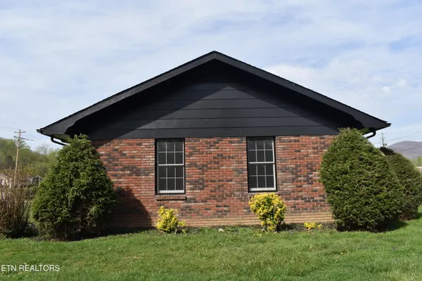 $349,900 | 3306 West Cumberland Avenue, Middlesboro, KY 40965