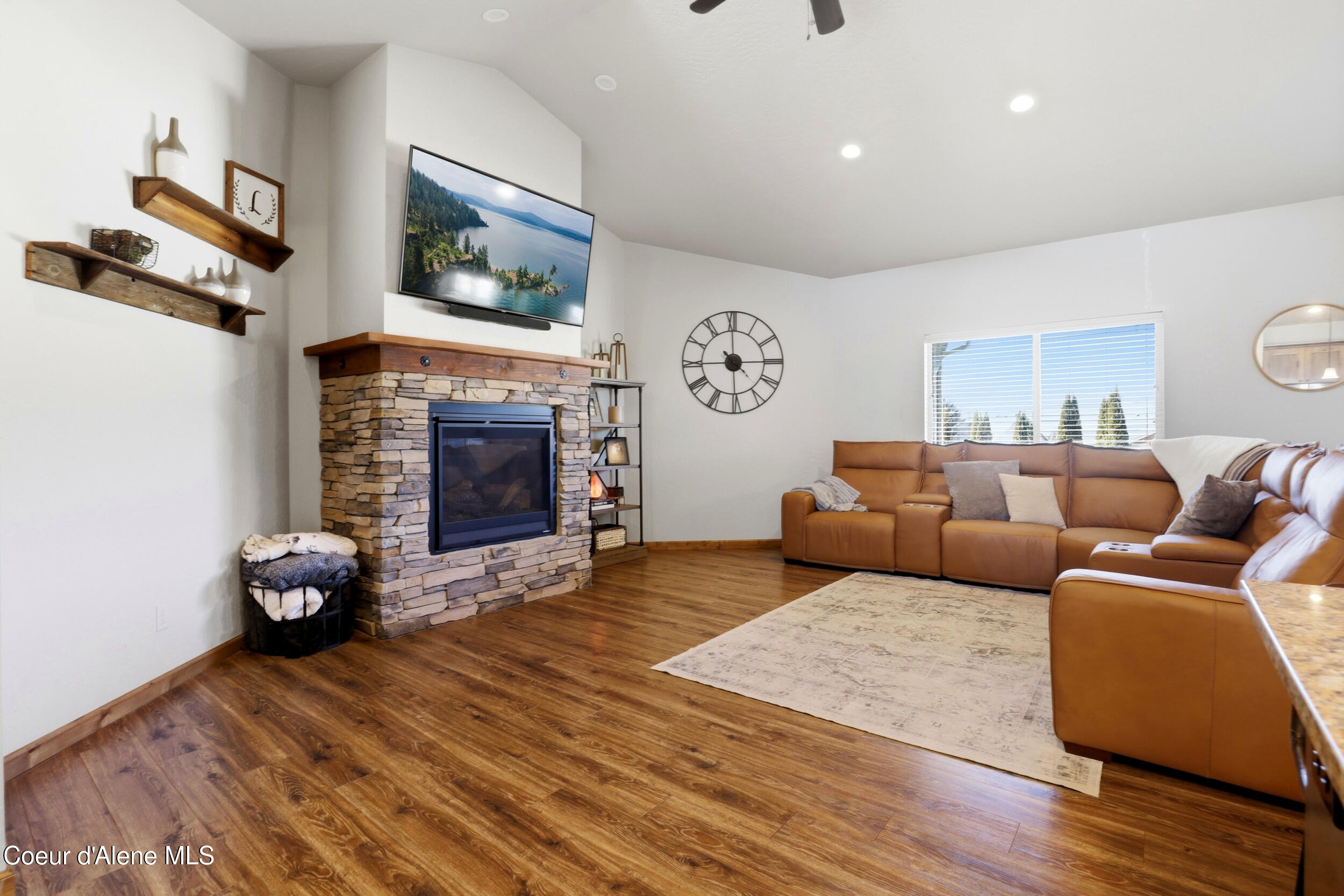 13421 North Shimmering Court Rathdrum, ID 83858 - Photo 15 of 48 Living Room