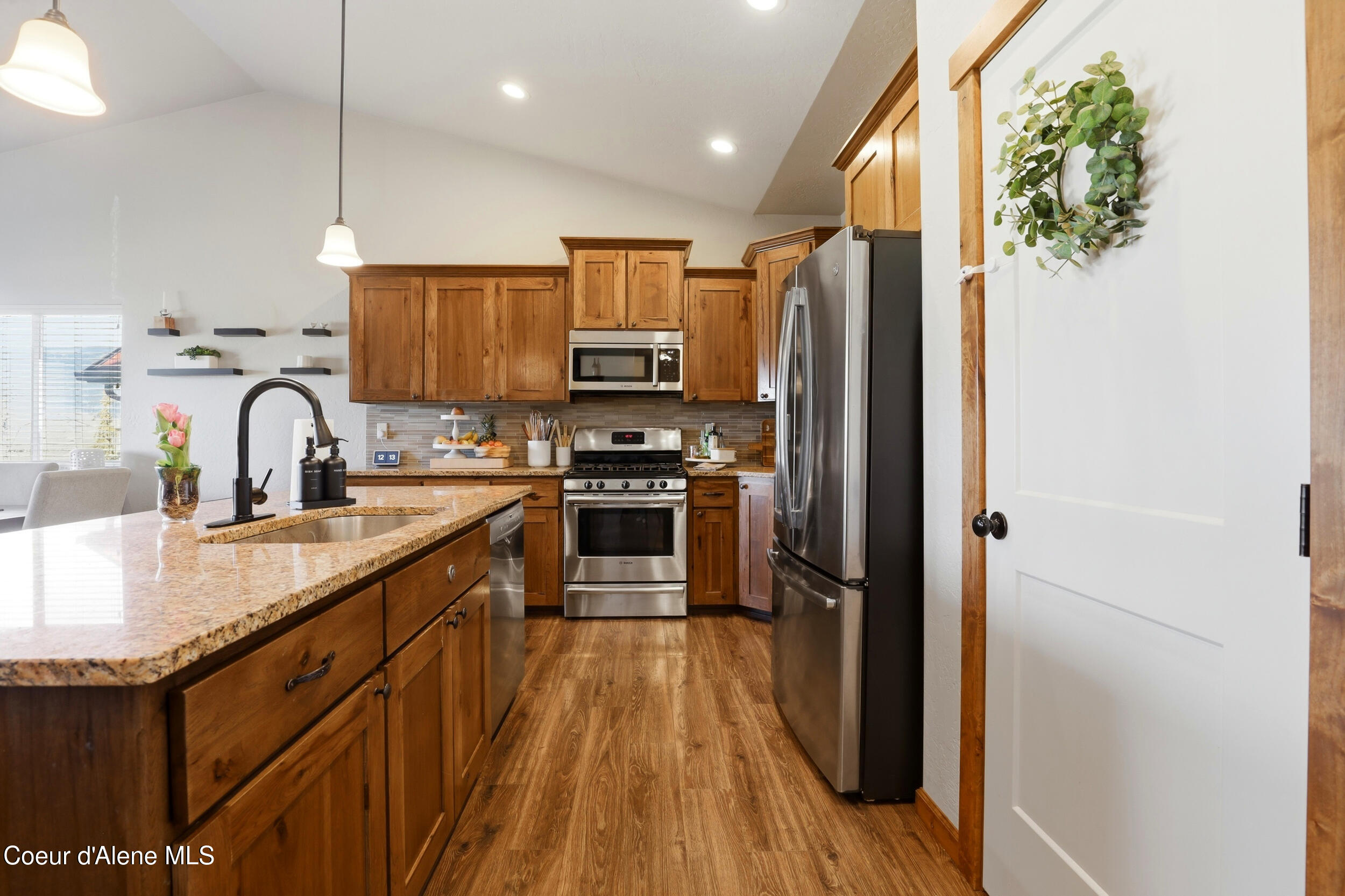 13421 North Shimmering Court Rathdrum, ID 83858 - Photo 9 of 48 Kitchen