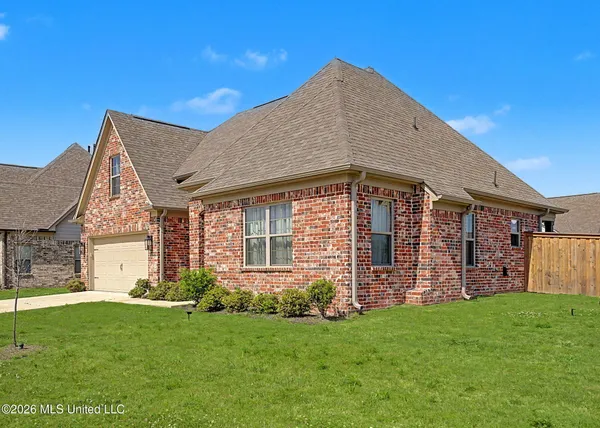 $320,000 | 4960 Reunion Drive, Walls, MS 38680
