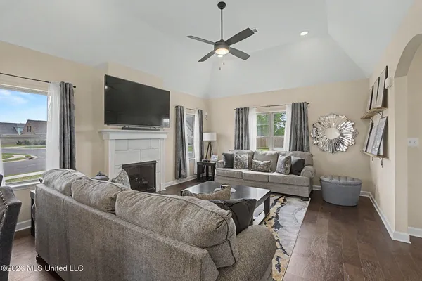 $320,000 | 4960 Reunion Drive, Walls, MS 38680