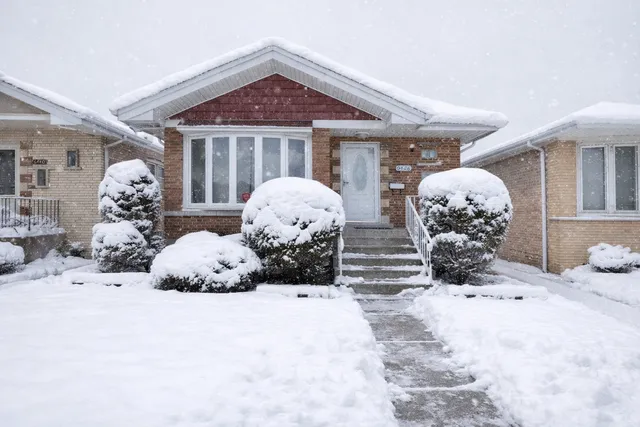 $3,000 | 6436 South Lamon Avenue, Chicago, IL 60638