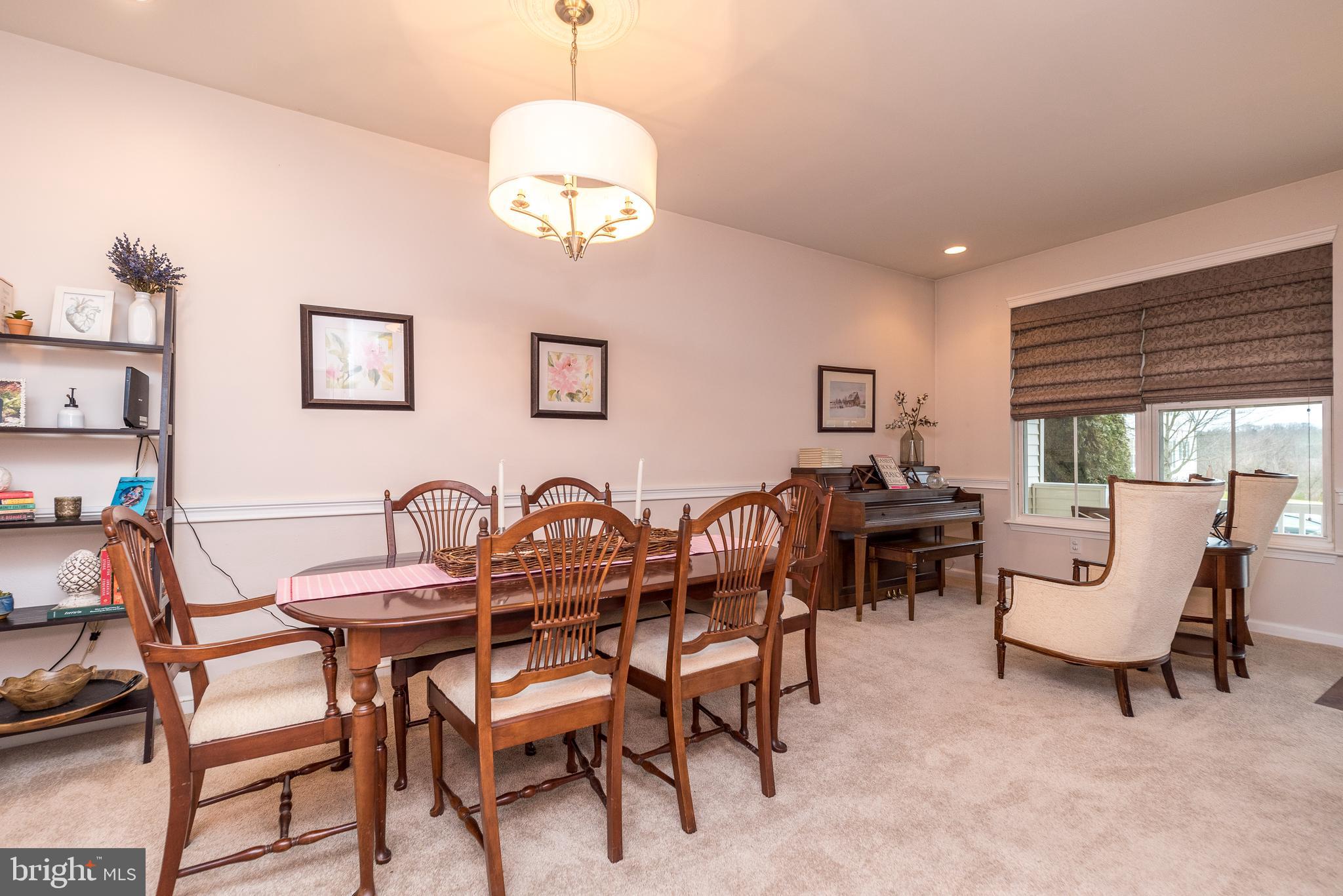 Large area for entertaining in the Dining area