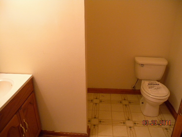 3904 Welcome Valley Road Southeast Roanoke, VA 24014 - Photo 21 of 23 Main level bathroom
