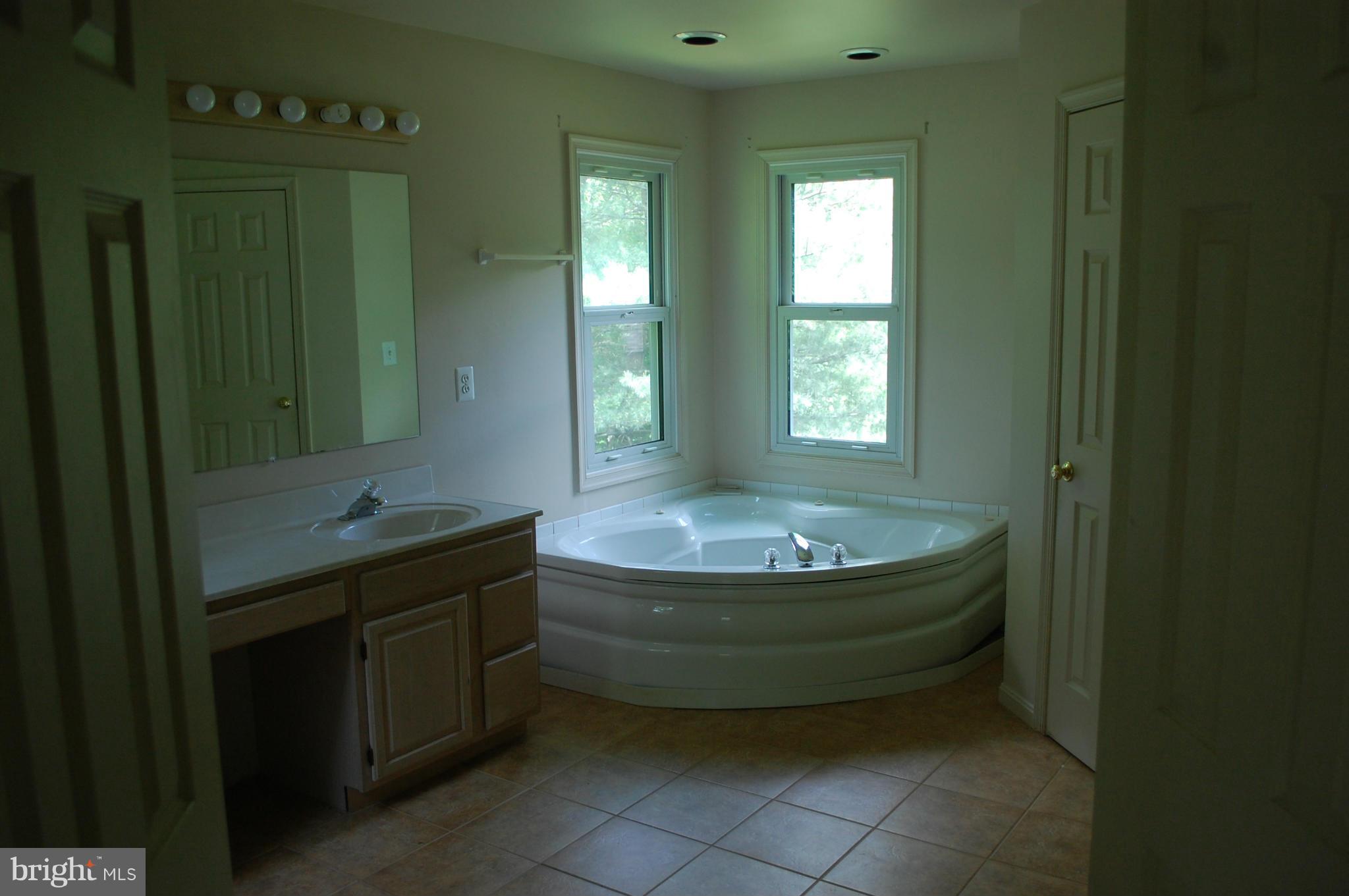 3803 Russell Road Woodbridge, VA 22192 - Photo 25 of 30 Bath (Master)