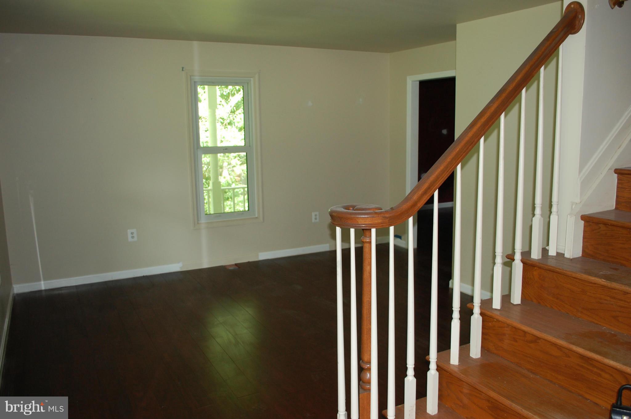 3803 Russell Road Woodbridge, VA 22192 - Photo 5 of 30 Living Room
