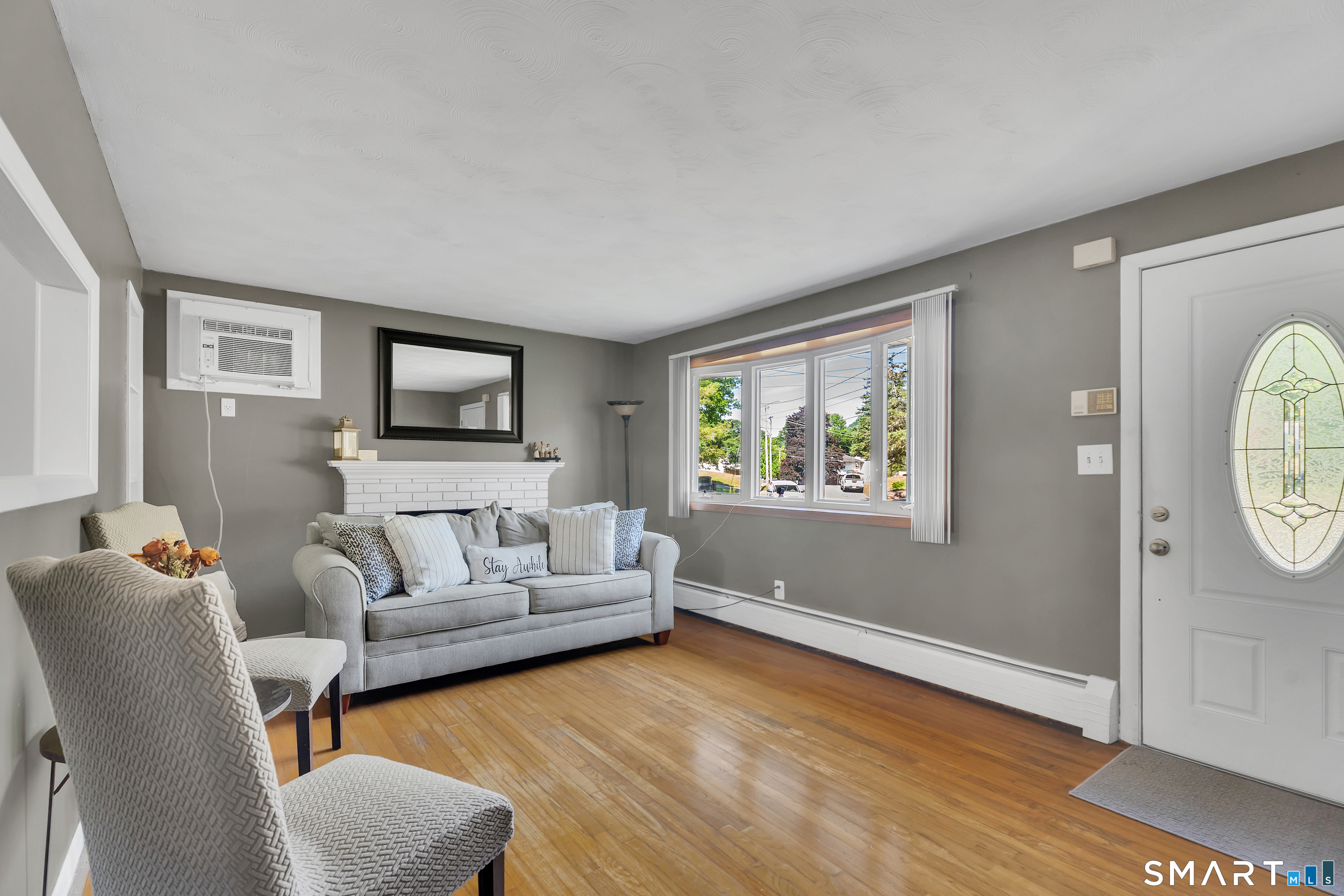 27 Idle Lane Meriden, CT 06451 - Photo 4 of 36