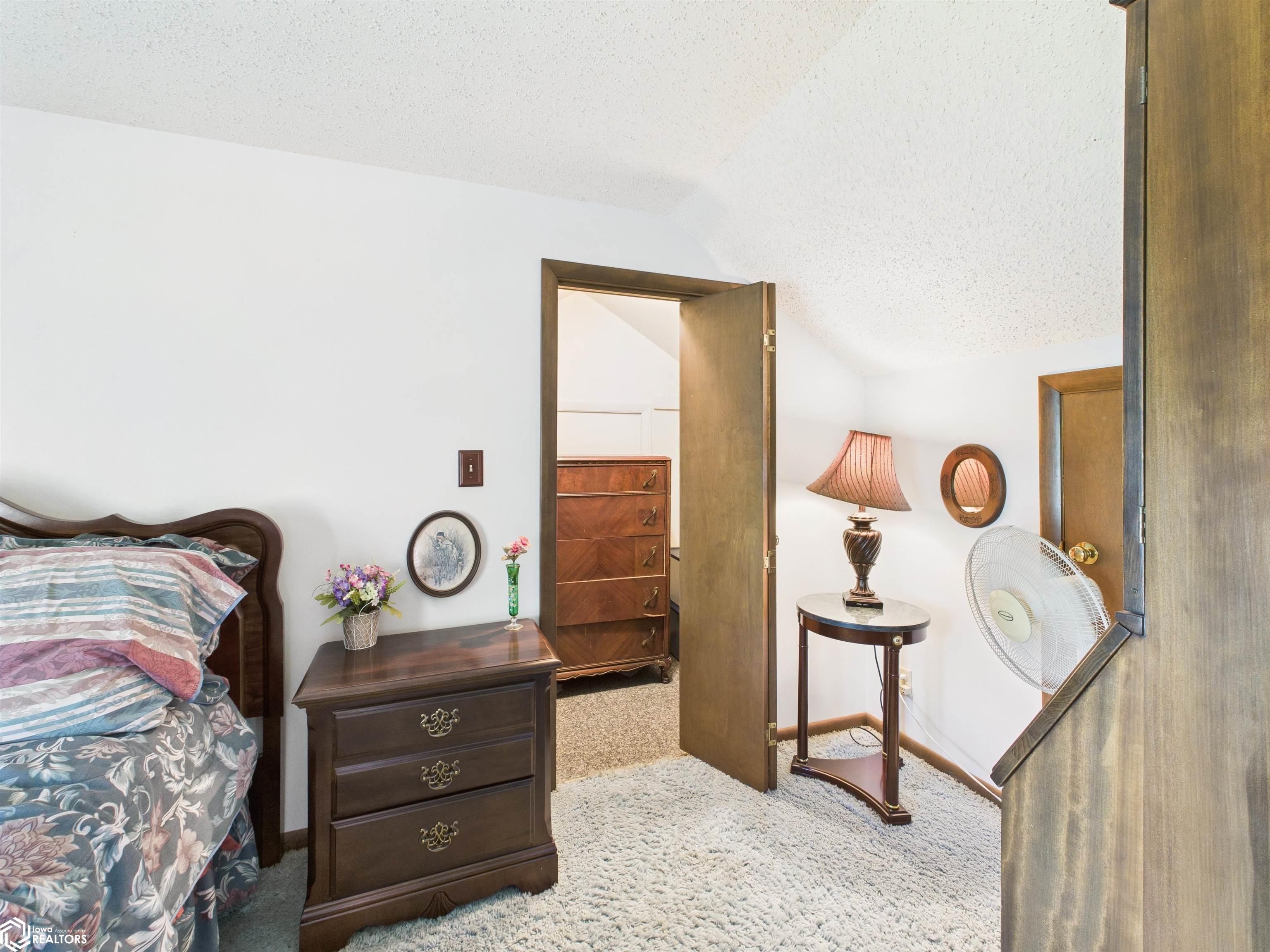 3370 Mississippi River Road Keokuk, IA 52632 - Photo 25 of 70 Two closets