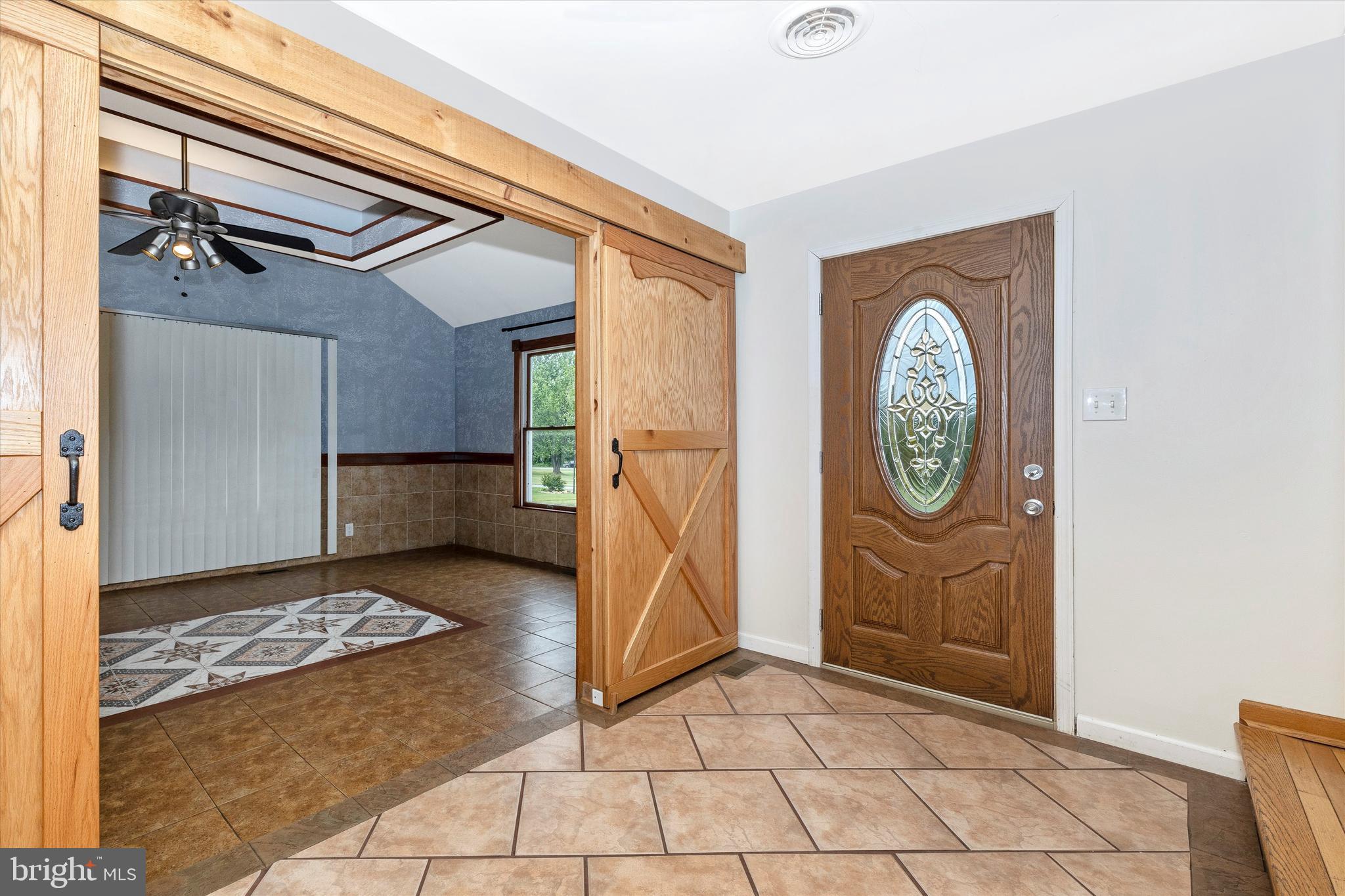 10825 Powell Road Thurmont, MD 21788 - Photo 3 of 53 Entryway