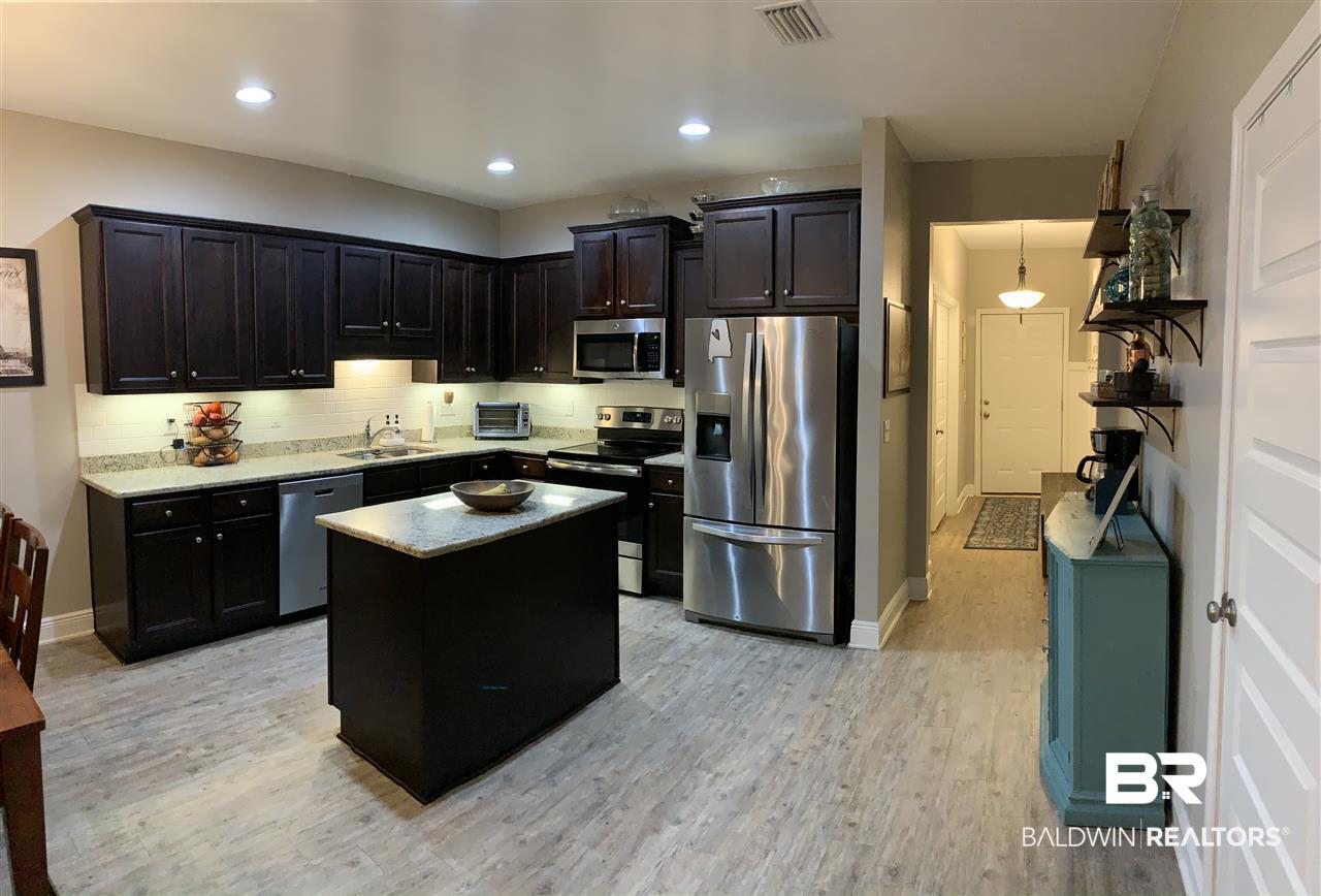 1725 Arcadia Drive Foley, AL 36535 - Photo 3 of 23 Kitchen