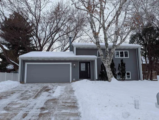 $425,000 | 5 East Spyglass Court, Madison, WI 53717