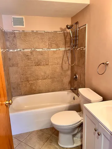 $425,000 | 5 East Spyglass Court, Madison, WI 53717