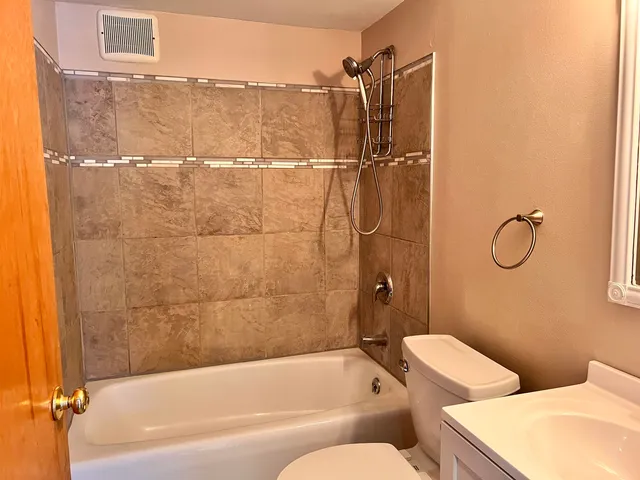 $425,000 | 5 East Spyglass Court, Madison, WI 53717