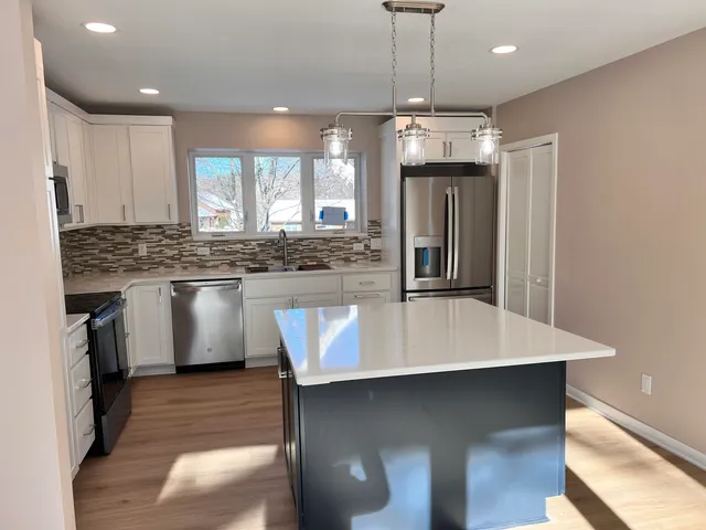$425,000 | 5 East Spyglass Court, Madison, WI 53717