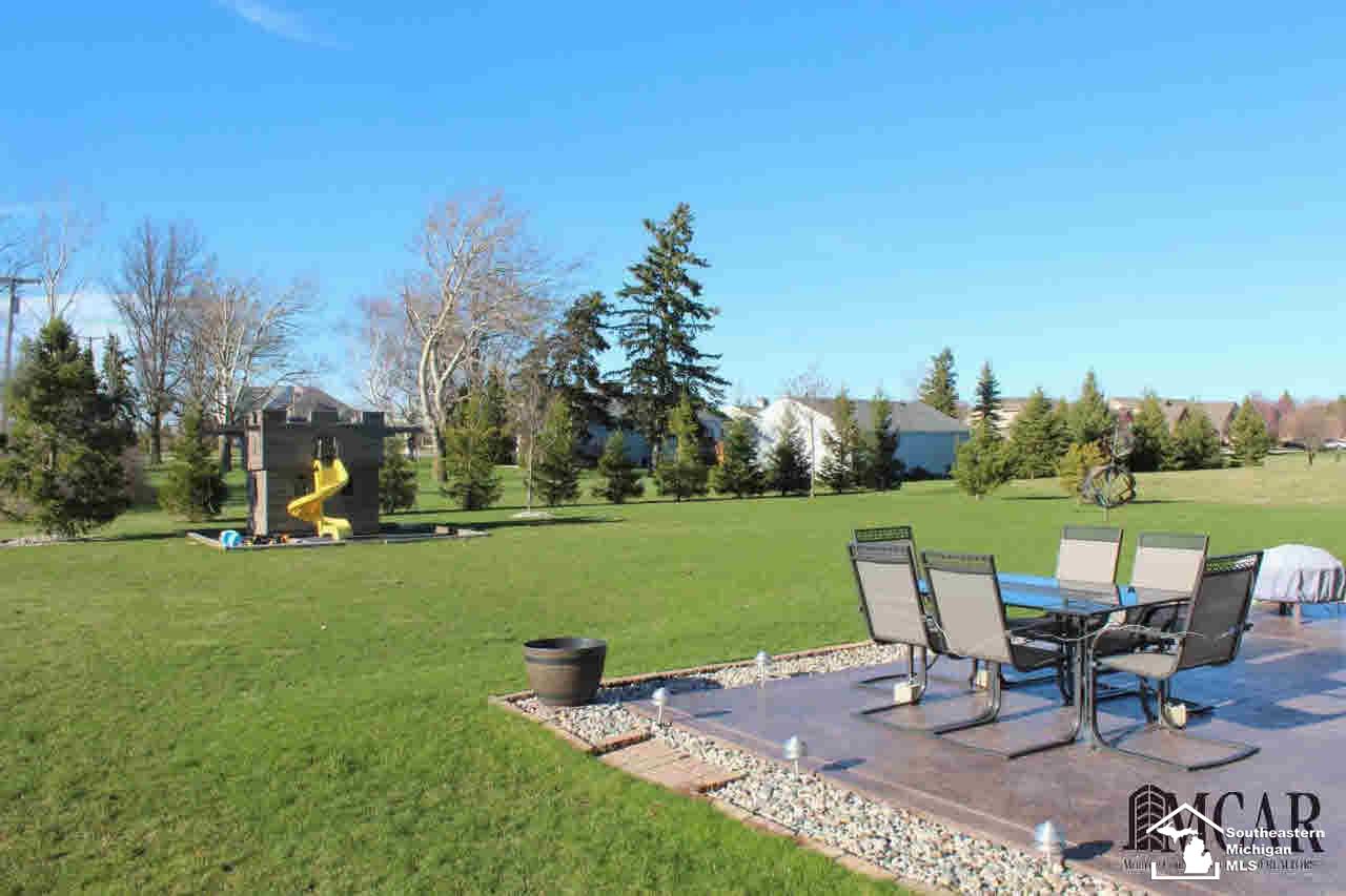550 Ridge Point Drive Dundee, MI 48131 - Photo 29 of 31 21285014-28.JPG