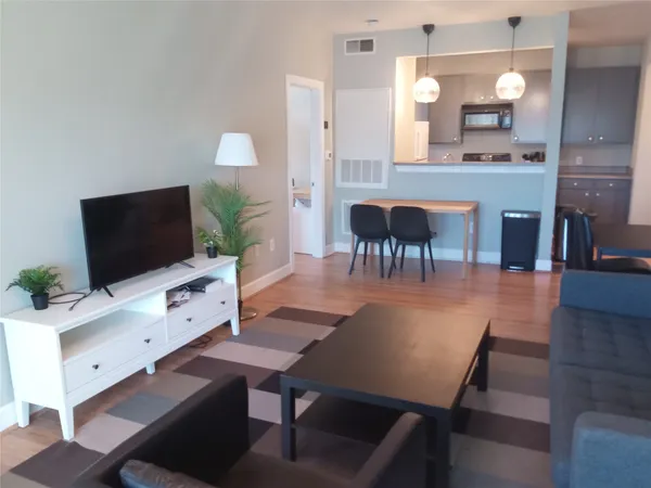 $600 | 1901 Crossing Place, Unit 2201B, Austin, TX 78741