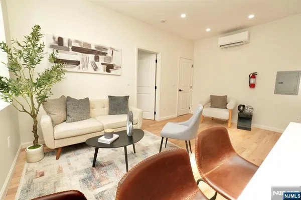 $3,400 | 15 Palisade Avenue, Unit 1, Bogota, NJ 07603