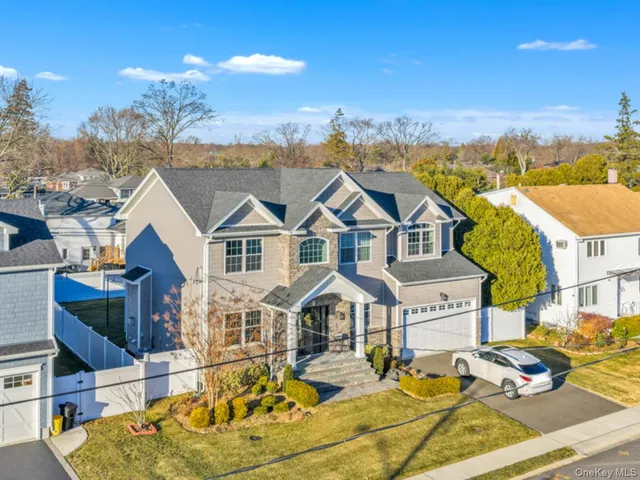 $1,488,000 | 76 Northern Parkway West, Plainview, NY 11803