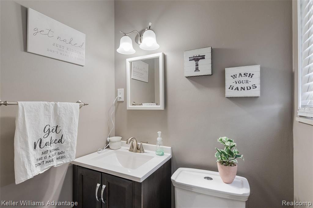 8818 Merriman Road Livonia, MI 48150 - Photo 11 of 39