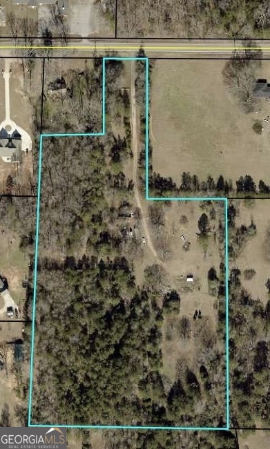 2532 High Falls Road Griffin, GA 30223 - Photo 5 of 16 a view of a bathroom