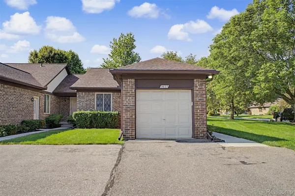 $195,000 | 3627 Heritage Parkway, Dearborn, MI 48124