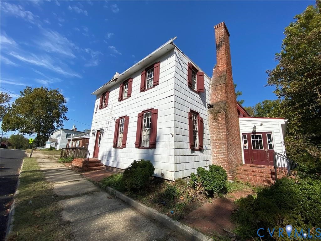 Front of structure facing Mary Ball Rd