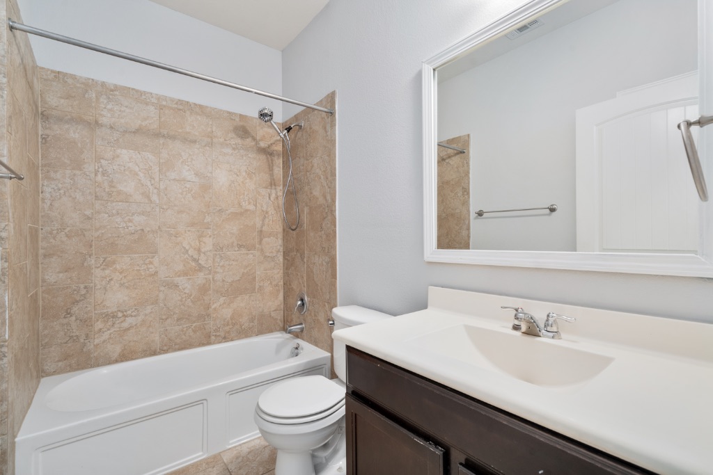 5704 Arbor Hill Lane Austin, TX 78747 - Photo 18 of 32 a bathroom with a sink a toilet and a bathtub