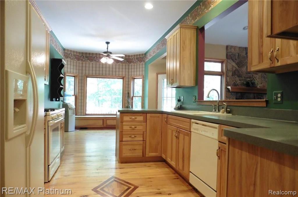 4320 Center Road Linden, MI 48451 - Photo 6 of 25