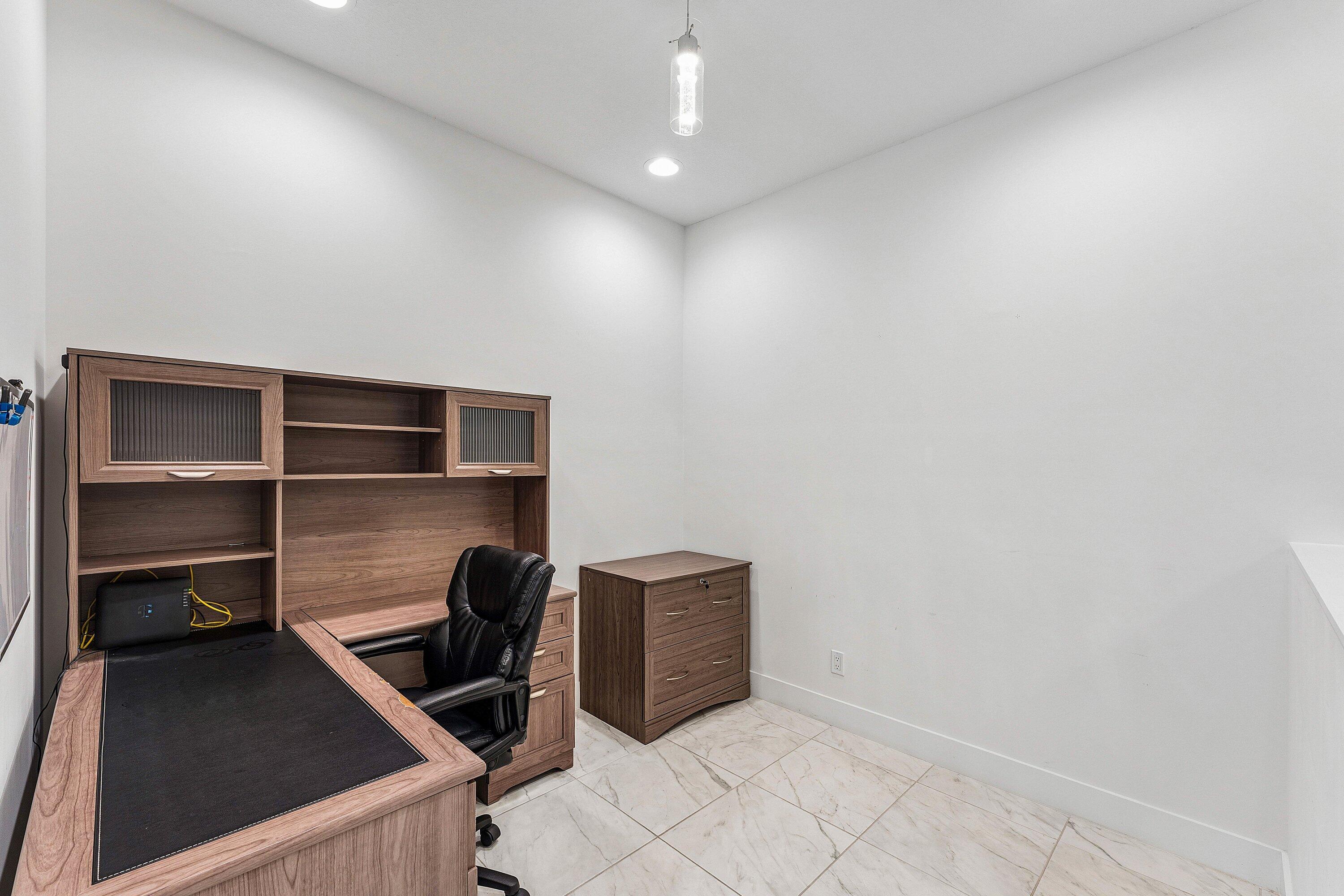 4821 Pointe Midtown Road Palm Beach Gardens, FL 33418 - Photo 25 of 34 Loft Area