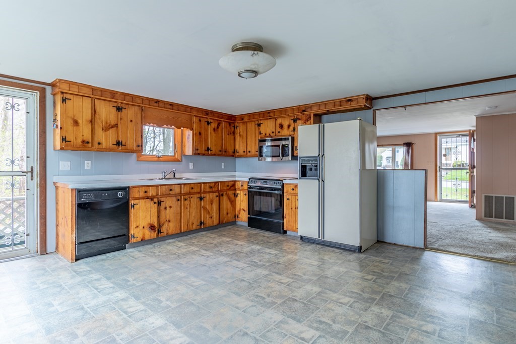 1044 Spencer Street Fall River, MA 02721 - Photo 8 of 19 Gallery Image 8