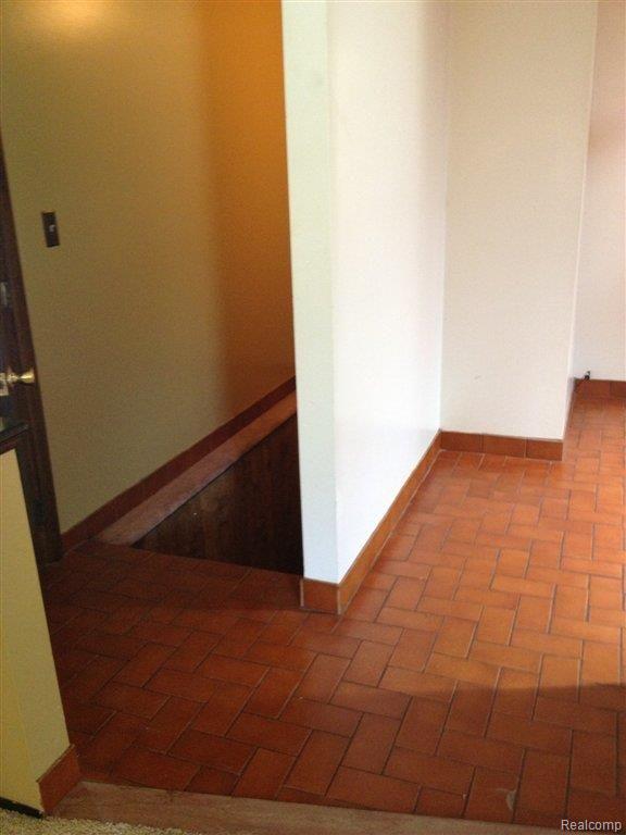 7402 Cowell Road Brighton, MI 48116 - Photo 18 of 20 Hallway
